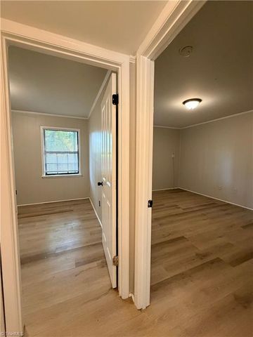 142 Weatherwood Court B, Winston-salem, NC 27103