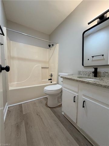 142 Weatherwood Court B, Winston-salem, NC 27103
