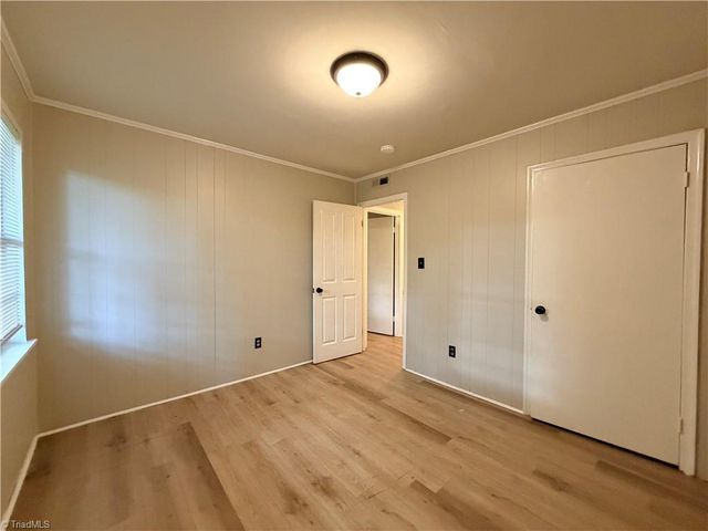 142 Weatherwood Court B, Winston-salem, NC 27103