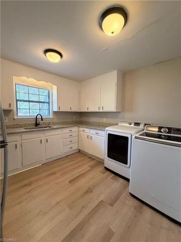 142 Weatherwood Court B, Winston-salem, NC 27103