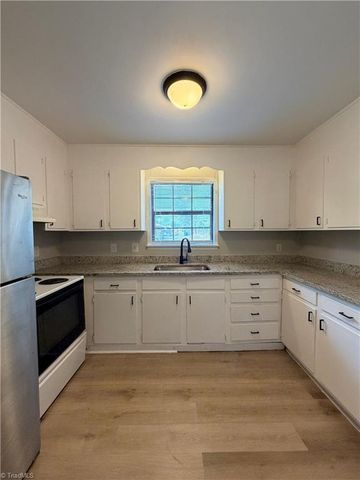 142 Weatherwood Court B, Winston-salem, NC 27103