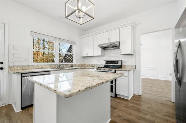 10895 Glenbarr Drive, Johns Creek, GA 30097