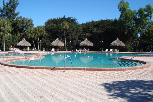 3120 Holiday Springs Boulevard 106, Margate, FL 33063