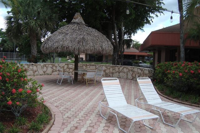 3120 Holiday Springs Boulevard 106, Margate, FL 33063