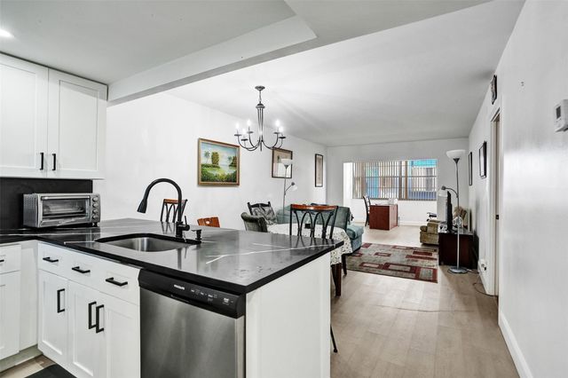 3120 Holiday Springs Boulevard 106, Margate, FL 33063