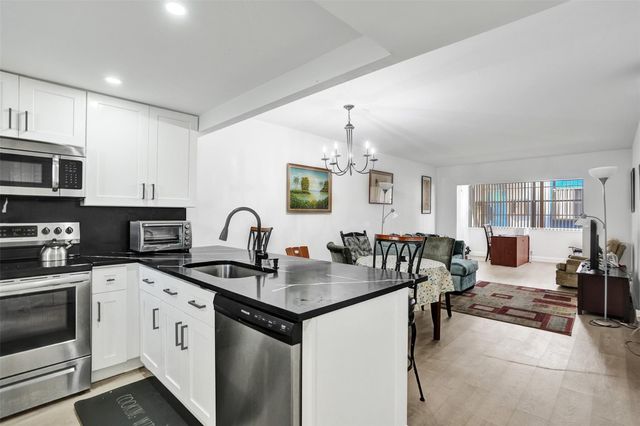 3120 Holiday Springs Boulevard 106, Margate, FL 33063