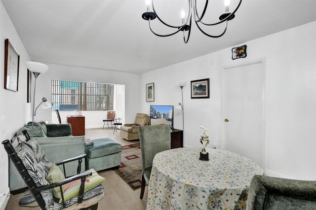 3120 Holiday Springs Boulevard 106, Margate, FL 33063