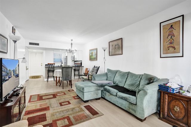 3120 Holiday Springs Boulevard 106, Margate, FL 33063