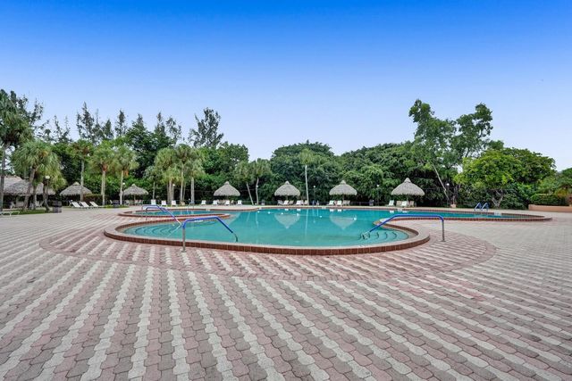 3120 Holiday Springs Boulevard 106, Margate, FL 33063