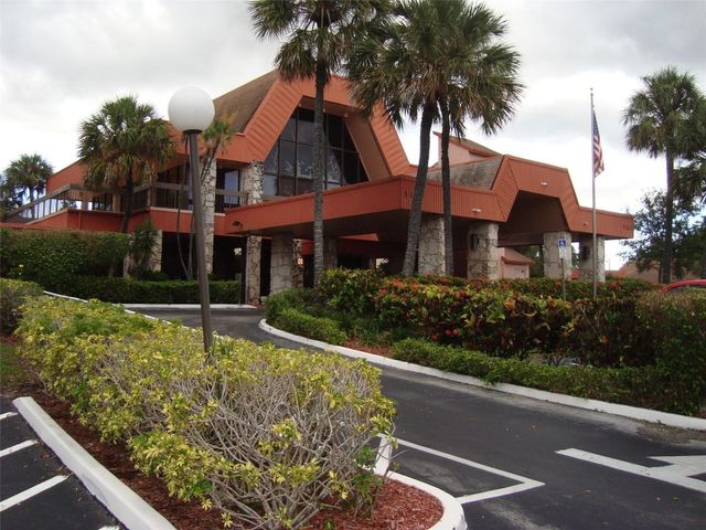 3120 Holiday Springs Boulevard 106, Margate, FL 33063