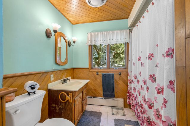 7 Peters St, North Andover, MA 01845