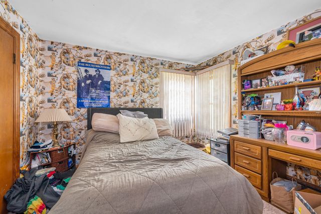 7 Peters St, North Andover, MA 01845
