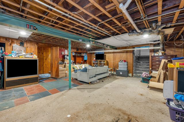 7 Peters St, North Andover, MA 01845