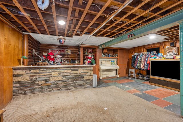 7 Peters St, North Andover, MA 01845