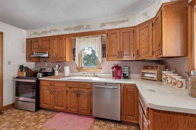 7 Peters St, North Andover, MA 01845
