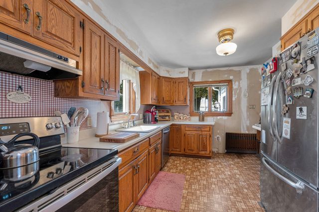 7 Peters St, North Andover, MA 01845