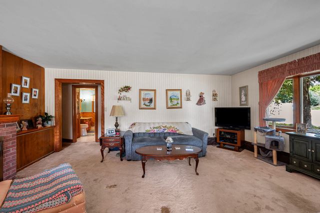 7 Peters St, North Andover, MA 01845