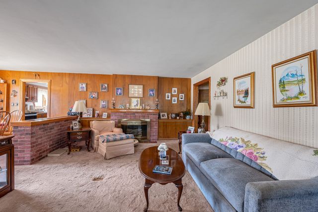 7 Peters St, North Andover, MA 01845