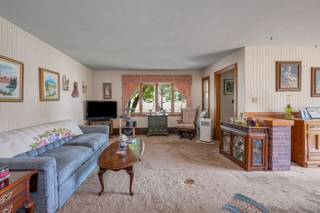7 Peters St, North Andover, MA 01845