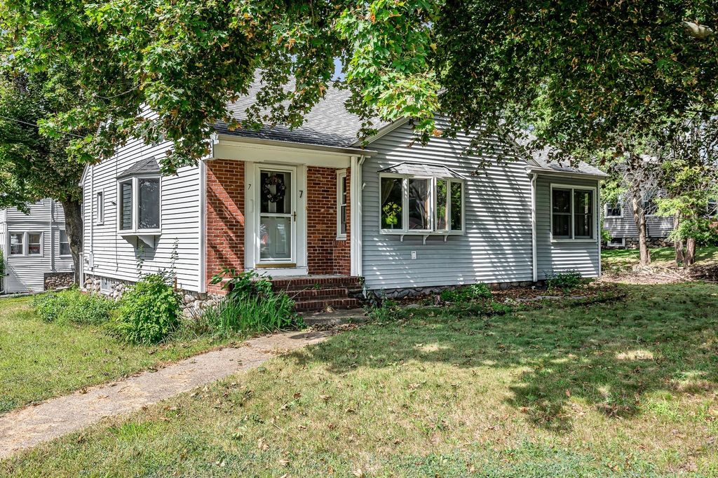 7 Peters St, North Andover, MA 01845