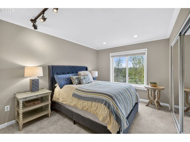 4970 S Landing Dr 304, Portland, OR 97239