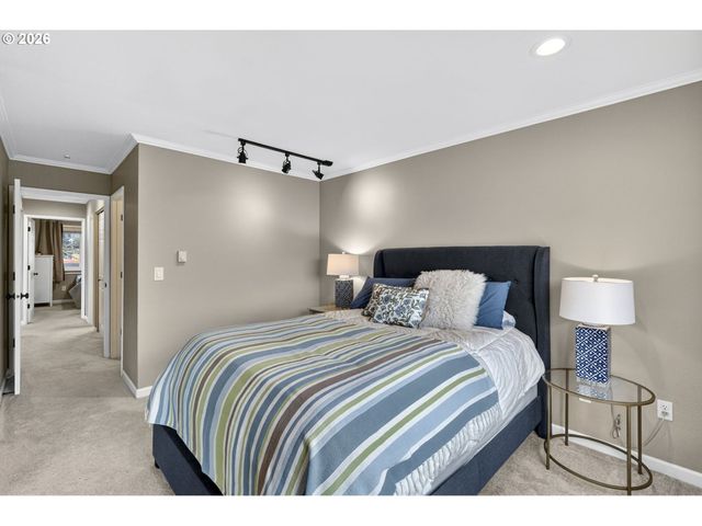 4970 S Landing Dr 304, Portland, OR 97239