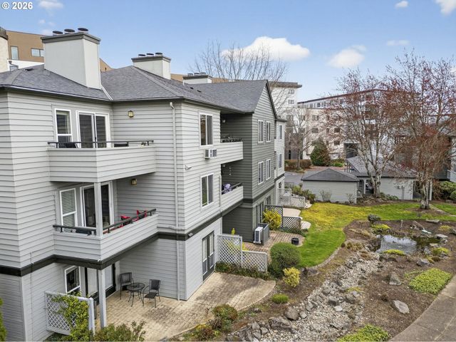 4970 S Landing Dr 304, Portland, OR 97239