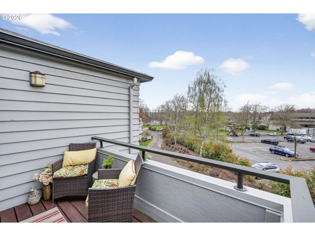 4970 S Landing Dr 304, Portland, OR 97239