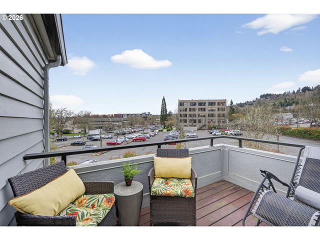 4970 S Landing Dr 304, Portland, OR 97239