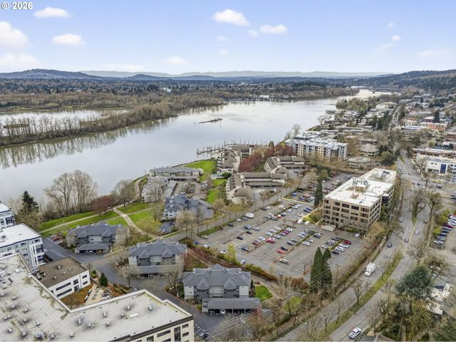 4970 S Landing Dr 304, Portland, OR 97239