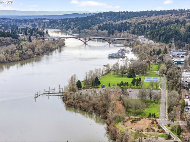 4970 S Landing Dr 304, Portland, OR 97239