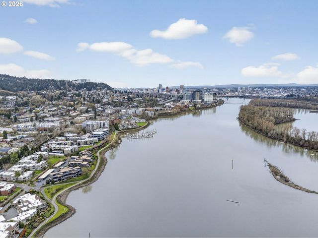 4970 S Landing Dr 304, Portland, OR 97239
