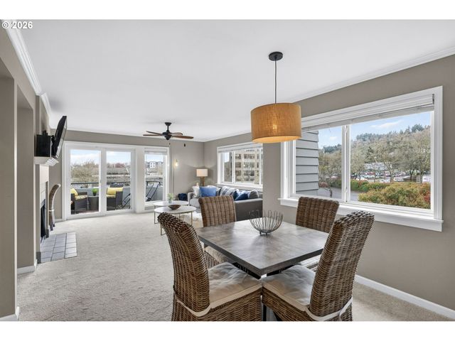 4970 S Landing Dr 304, Portland, OR 97239