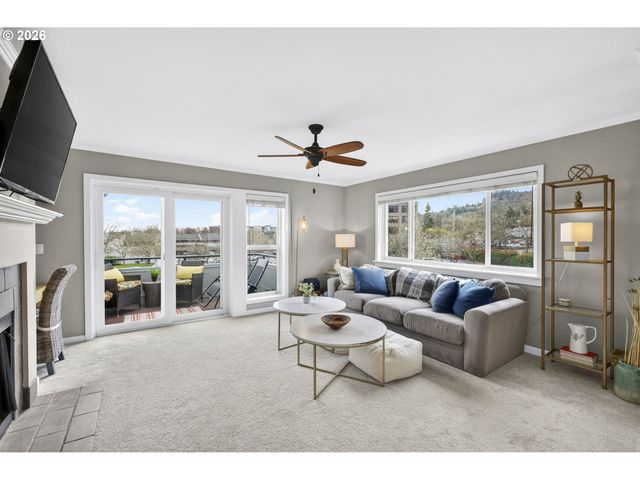 4970 S Landing Dr 304, Portland, OR 97239