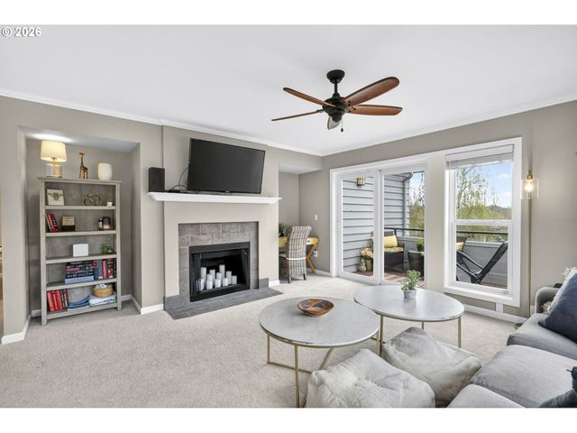 4970 S Landing Dr 304, Portland, OR 97239