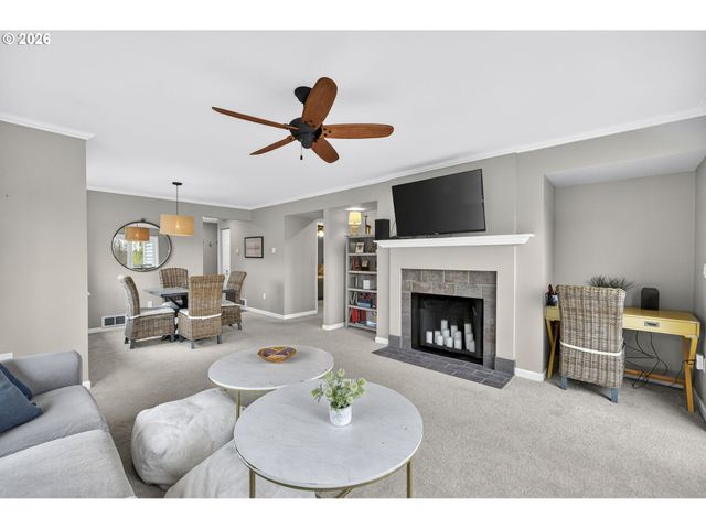 4970 S Landing Dr 304, Portland, OR 97239