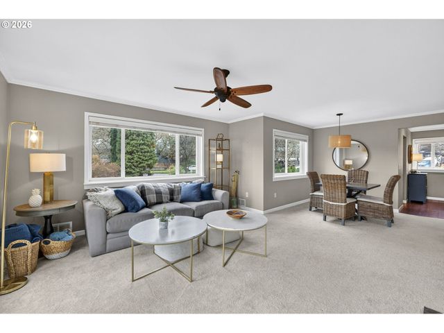 4970 S Landing Dr 304, Portland, OR 97239