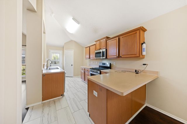 6718 Meadowcrest Drive, Arlington, TX 76002