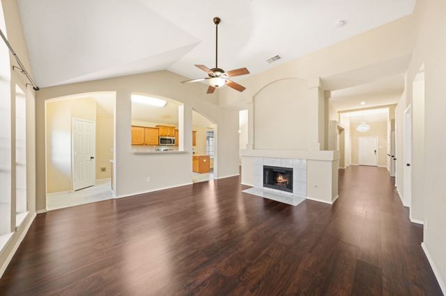 6718 Meadowcrest Drive, Arlington, TX 76002