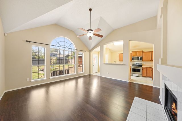 6718 Meadowcrest Drive, Arlington, TX 76002