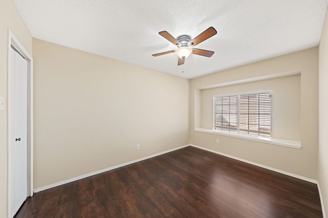 6718 Meadowcrest Drive, Arlington, TX 76002