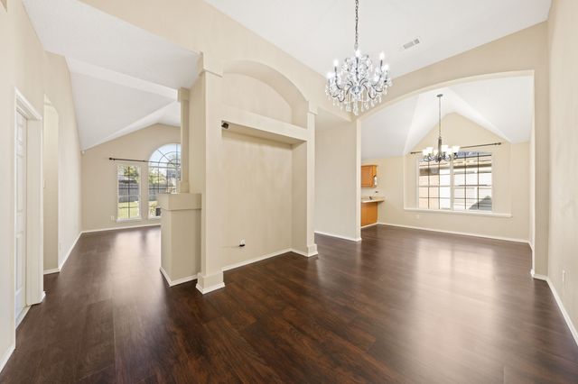 6718 Meadowcrest Drive, Arlington, TX 76002