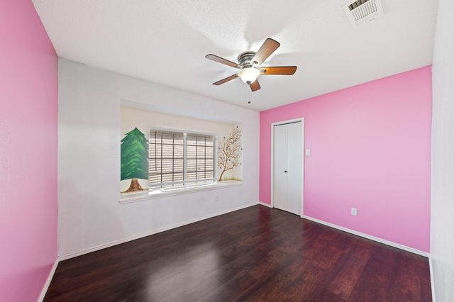 6718 Meadowcrest Drive, Arlington, TX 76002