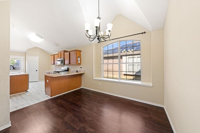 6718 Meadowcrest Drive, Arlington, TX 76002