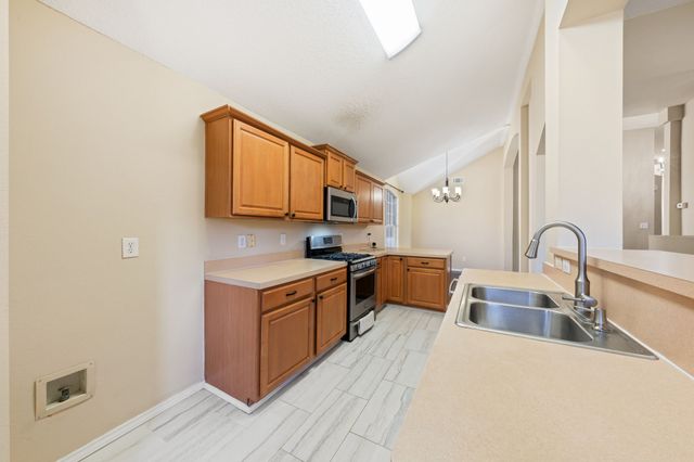 6718 Meadowcrest Drive, Arlington, TX 76002