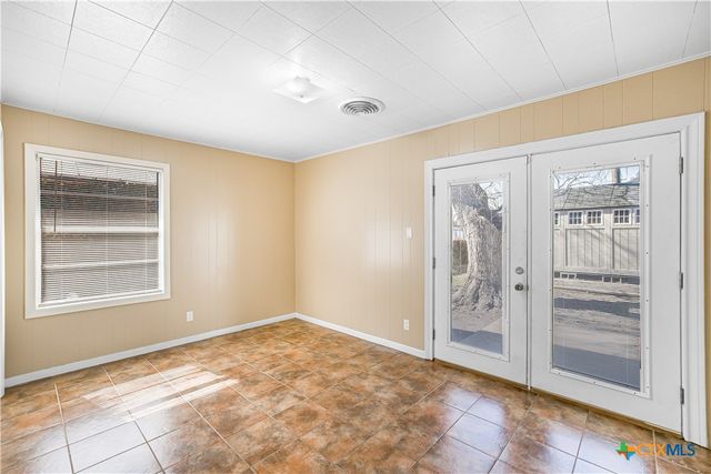 121 Bonham Street, Port Lavaca, TX 77979