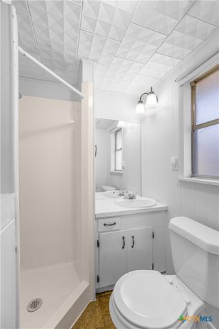 121 Bonham Street, Port Lavaca, TX 77979