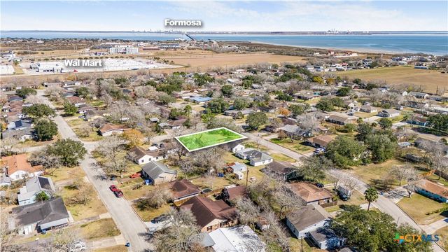 121 Bonham Street, Port Lavaca, TX 77979
