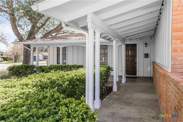 121 Bonham Street, Port Lavaca, TX 77979