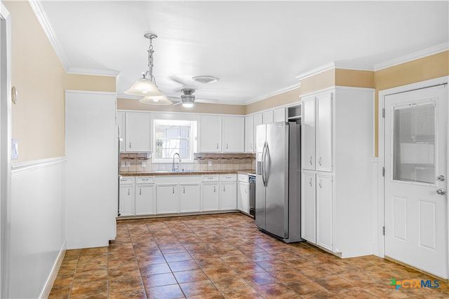 121 Bonham Street, Port Lavaca, TX 77979